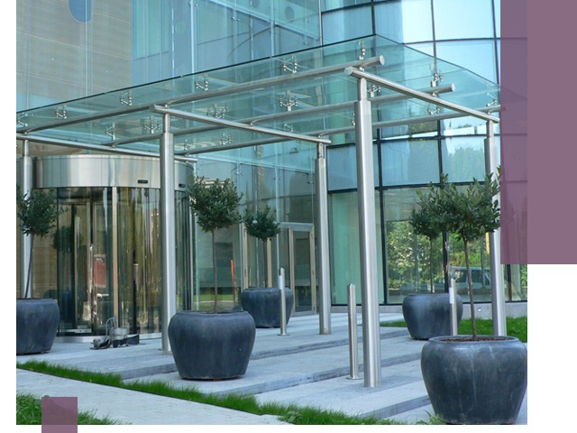 Навесы из стекла на заказ в Муре — монтаж и установка