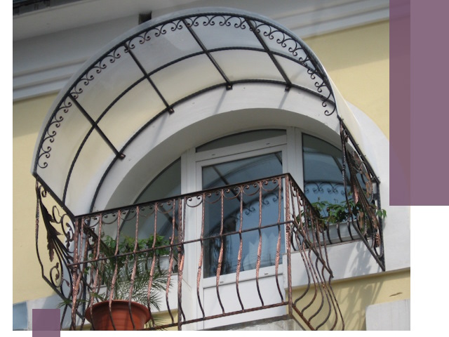 Козырьки над балконом в Муре — изготовление и монтаж