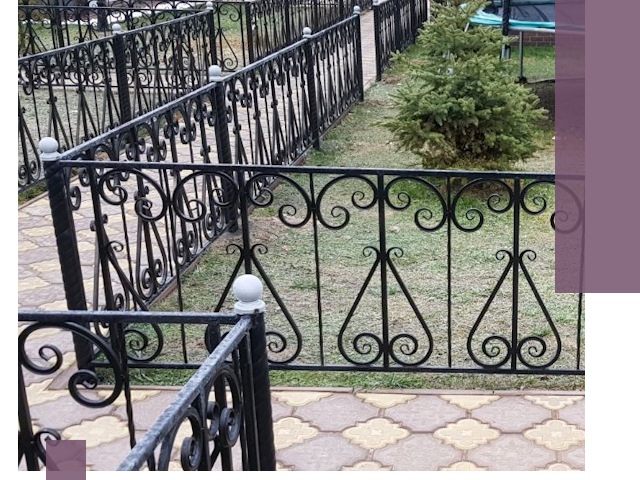 Кованые газонные ограждения под ключ в Муре
